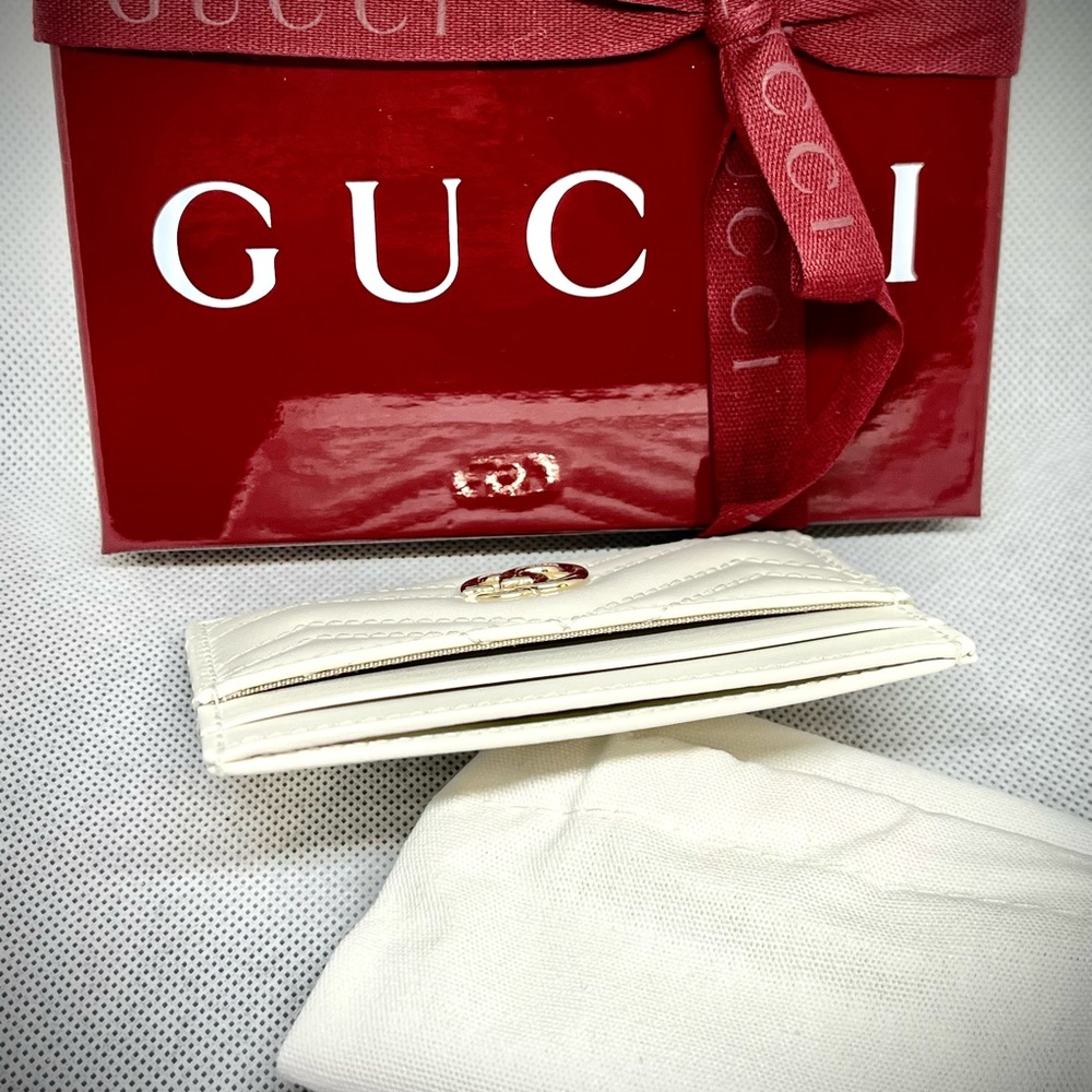 Gucci GG Marmont Card Case - NWT
Box, Bag, Dust Bag, Cards, & Ribbon included - Picture 7 of 15
